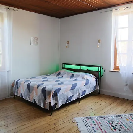 Domaine Privé Avec Piscine Et 5,5 Hectares *